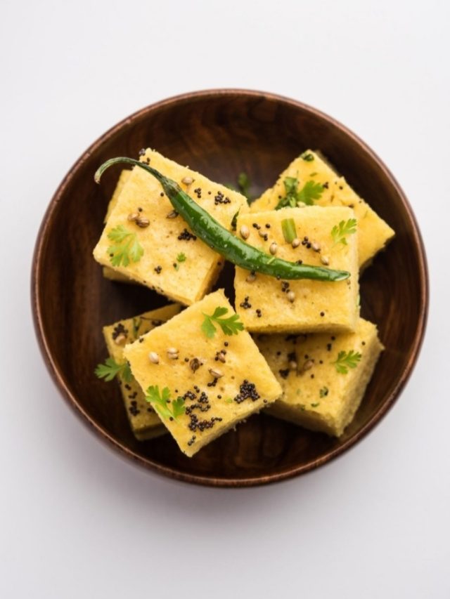 Easy Dhokla Recipe: बाजार जैसा नरम ढोकला घर पर कैसे बनाएं? पूरी विधि हिंदी में